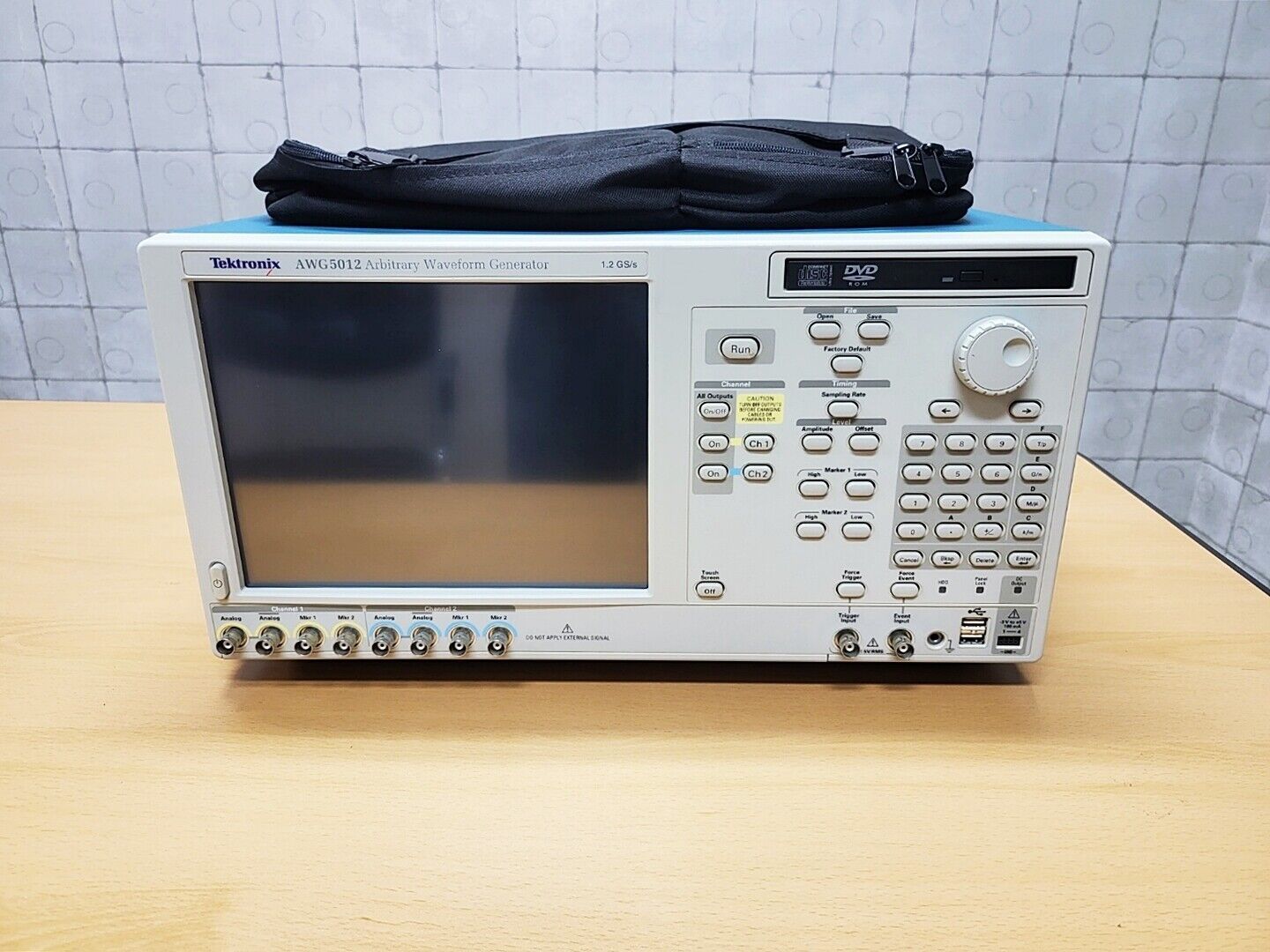 Генератор сигналов Tektronix AWG5012 1.2GS/s 2Ch (демонстрационный).  Гарантия лучшей цены. Отгрузка от 1 дня